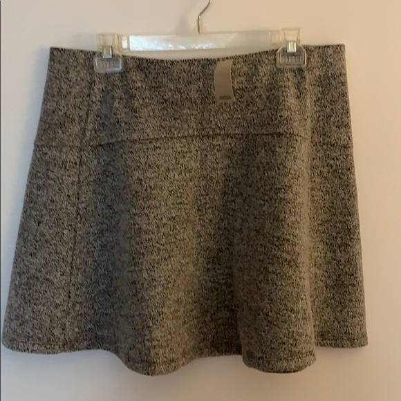 ☑️⚪️🆕 Loft Petite Textured Flippy Skirt ⚪️☑️ - Picture 2 of 6